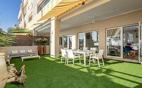 Apartamentos LOLA y MANUELA en primera línea playa Carihuela con excelente Terraza-jardin de 80 m2 frente al Mar con aparcamiento privado Ideal para descansar oyendo las olas del Mar